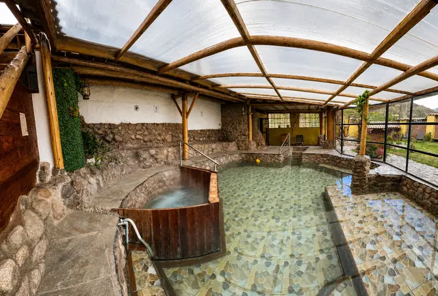 Unu Samay pool. Water temperature is not confirmed.