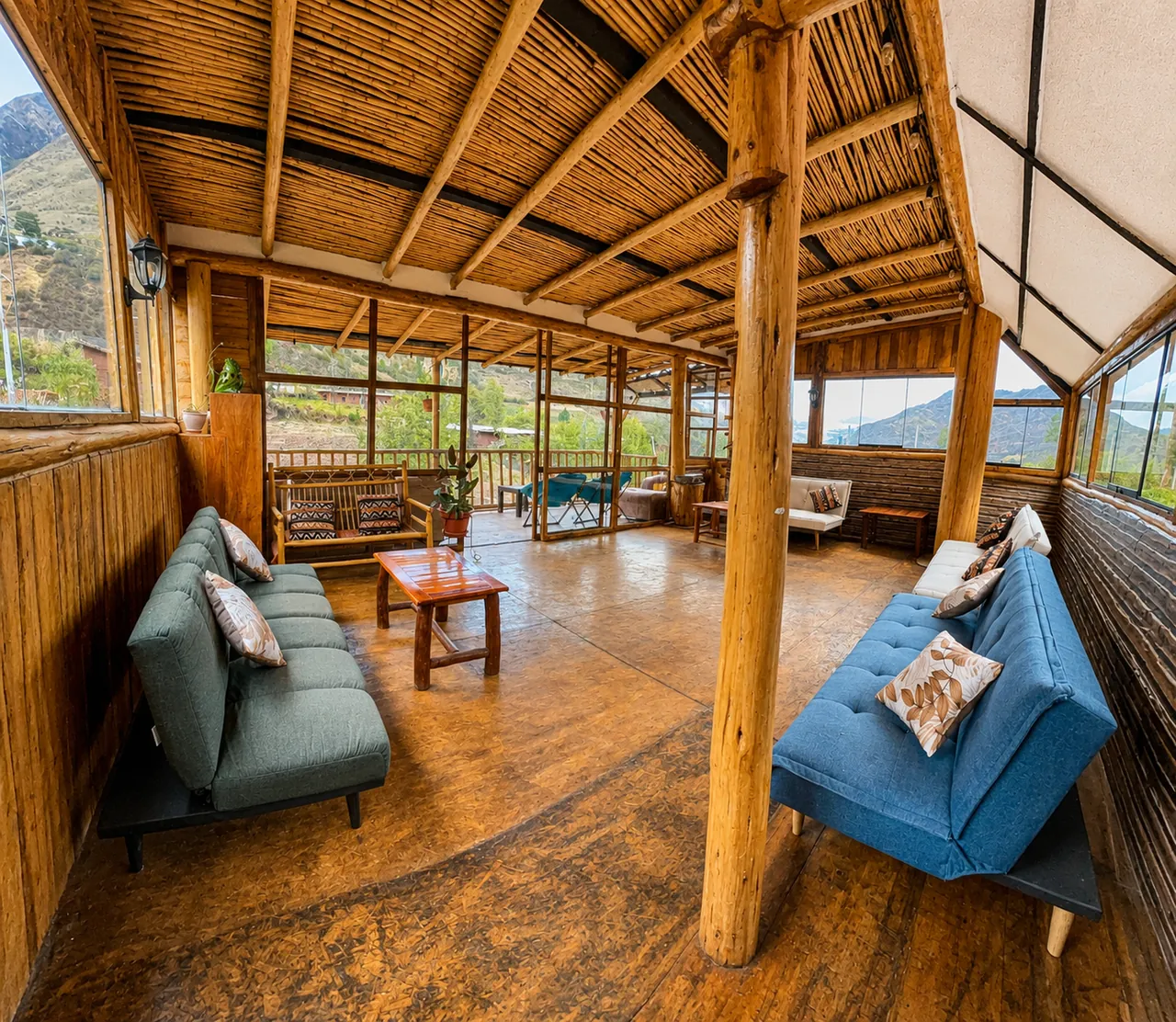 Rustic lounge at Unu Samay country house