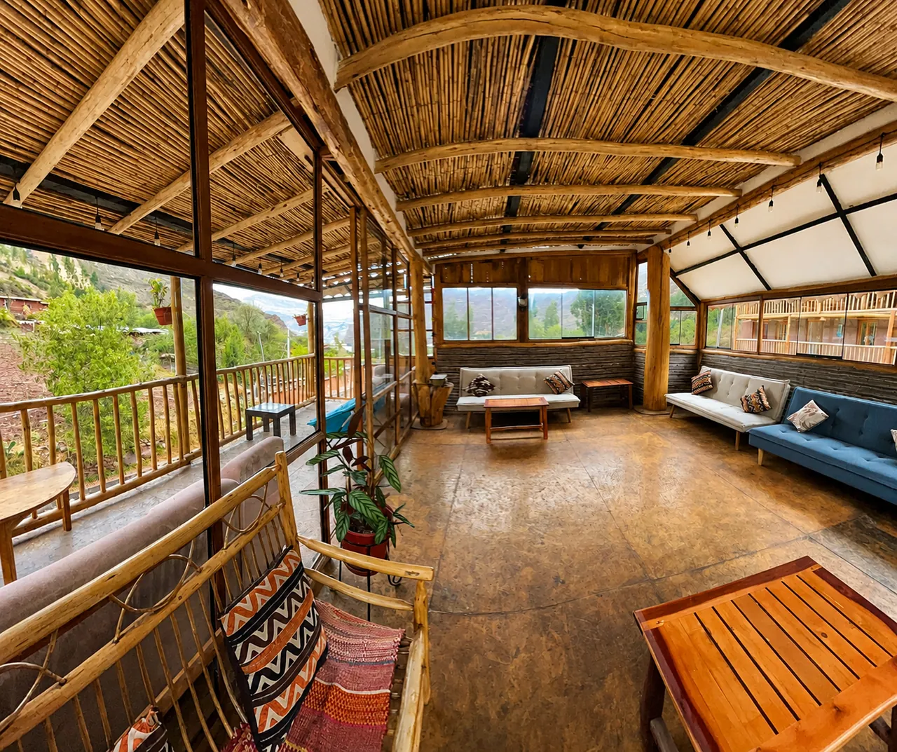 Rustic lounge with a view of Chicón at Unu Samay